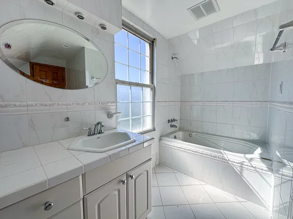 66-42 Clinton Avenue image 14 of 14