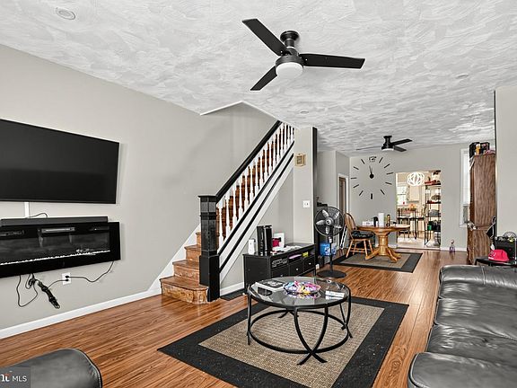 4th image of 933 N 66th St