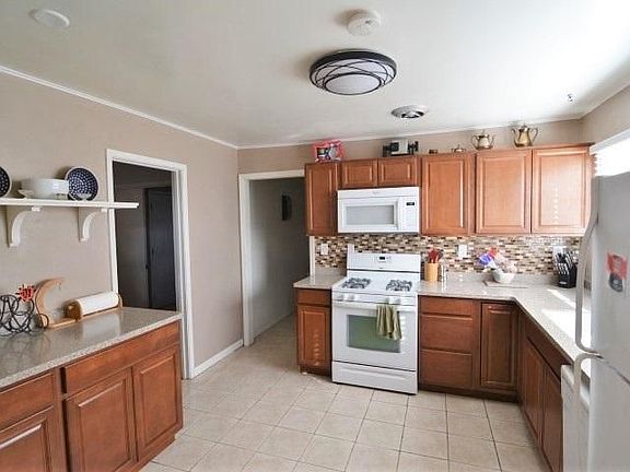 3rd image of 1805 Miracerros Ln
