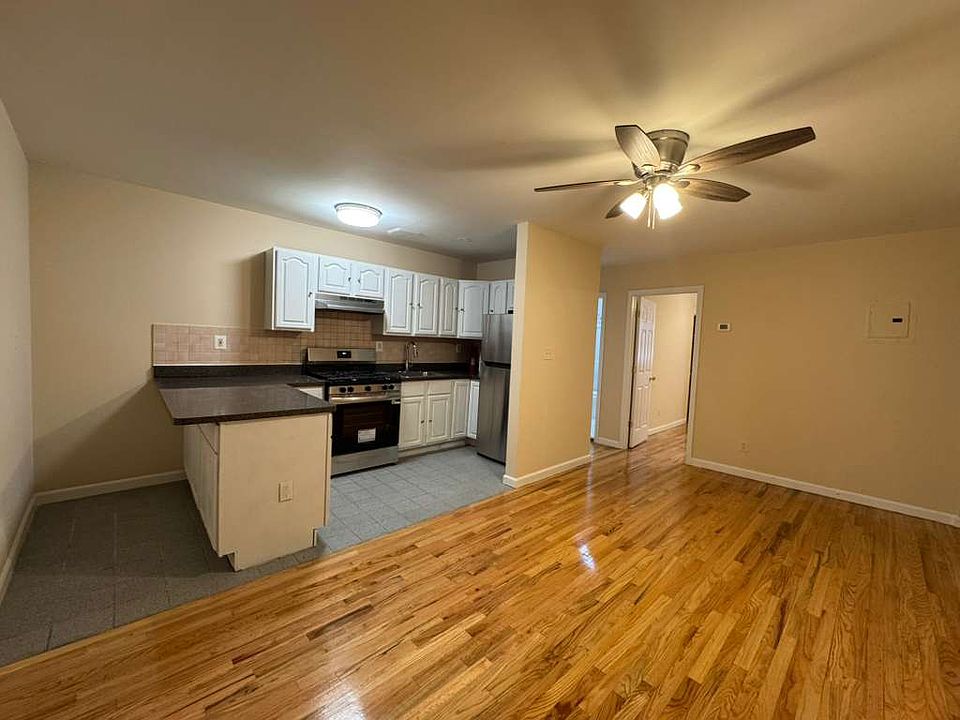 1st image of 65-21 Roosevelt Ave #17M