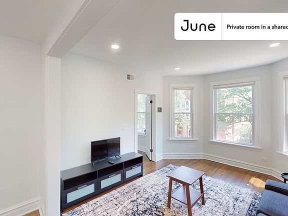 4th image of 2252 N Lawndale Ave #D