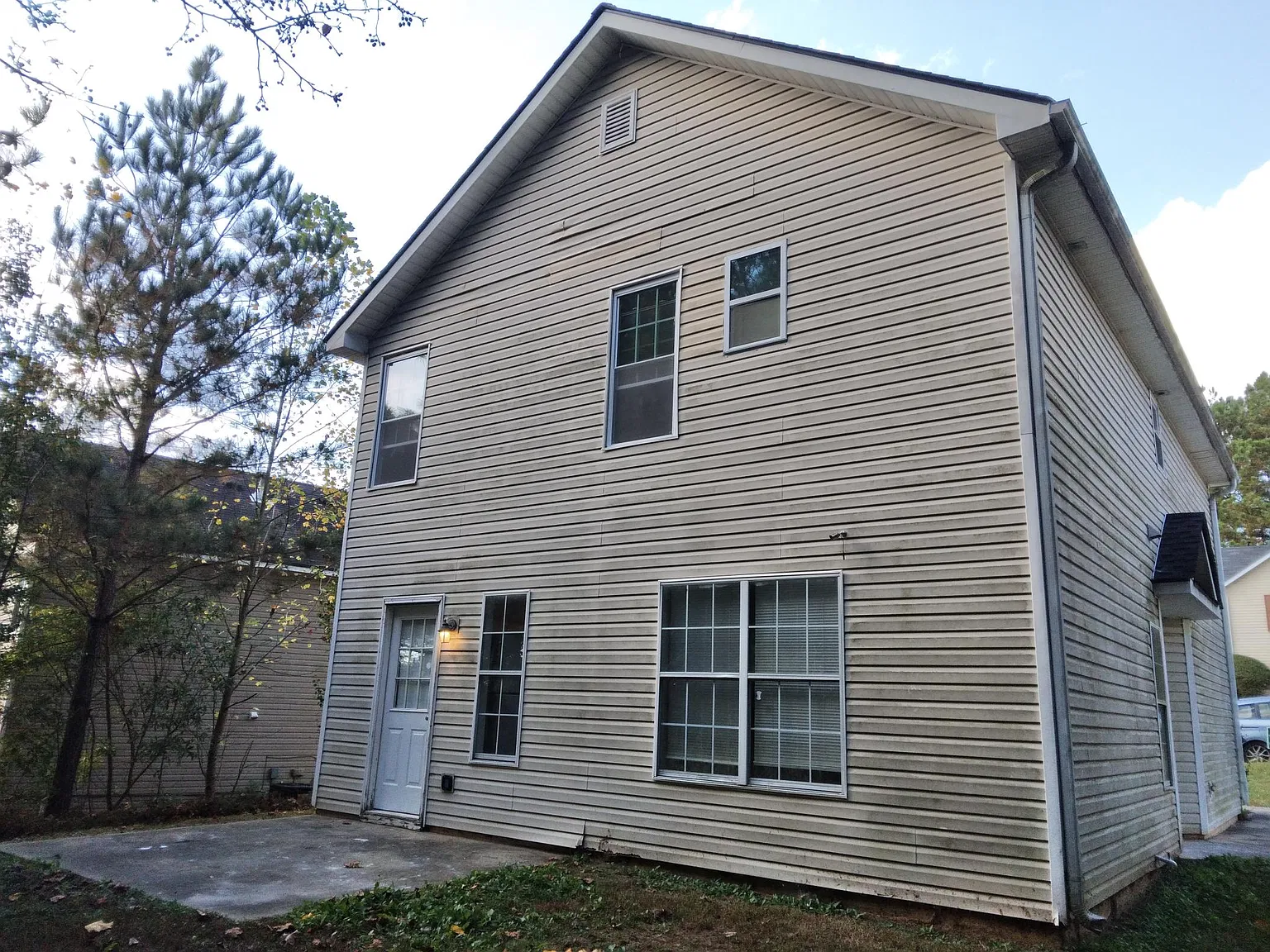 3 bed, 2.5 bath, 1454 sqft, $1,800 — Photo 3