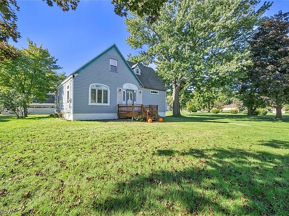 3rd image of 42027 Griswold Rd