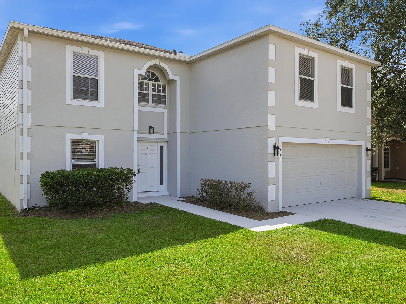 4 bed, 2.5 bath, 2800 sqft, $2,495 — Photo 2