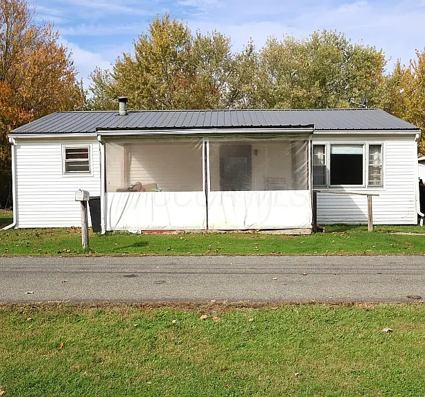 6166 Congress St — Photo 1