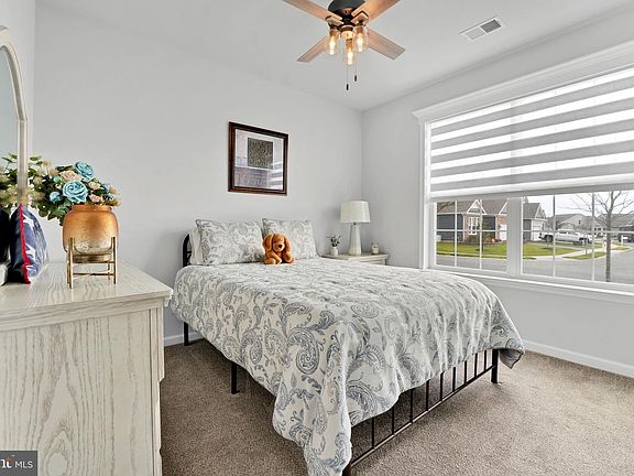 4th image of 127 Raccoon Ln