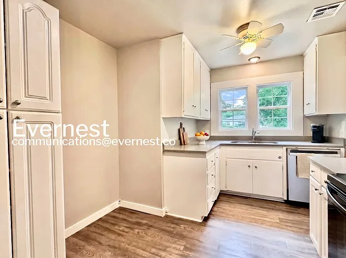 3 bed, 1.0 bath, 900 sqft, $1,395 — Photo 4