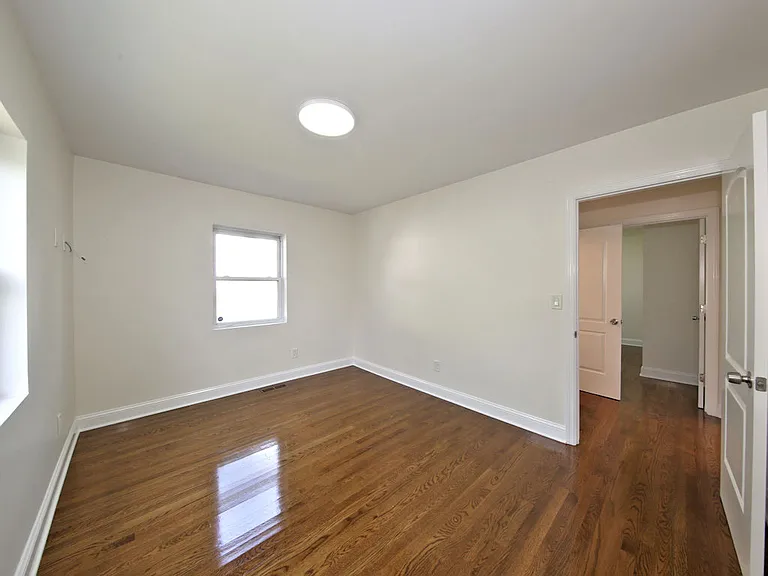 139 Waverly Ave #1 — Photo 4