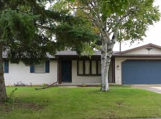 2072 Terry Ln, De Pere, WI 54115