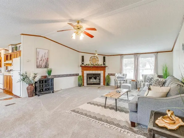 833 Barnes Ave, Cleburne, TX 76031