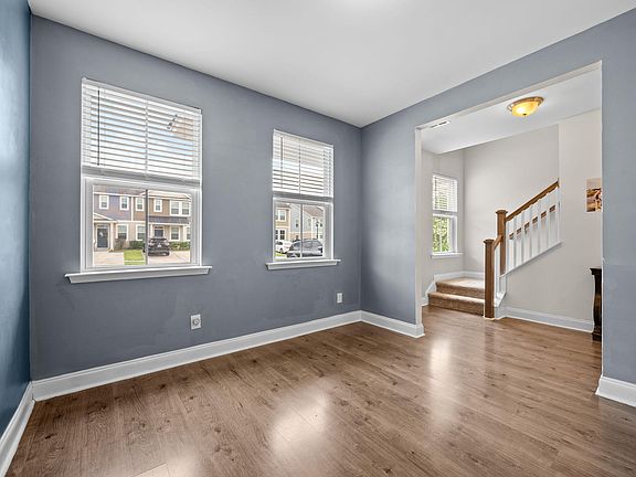 3rd image of 7857 Montview Rd