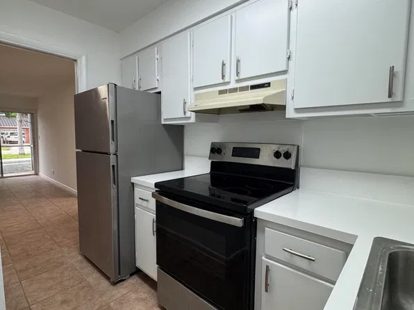510 Lake Shore Dr APT 16, Lake Park, FL 33403