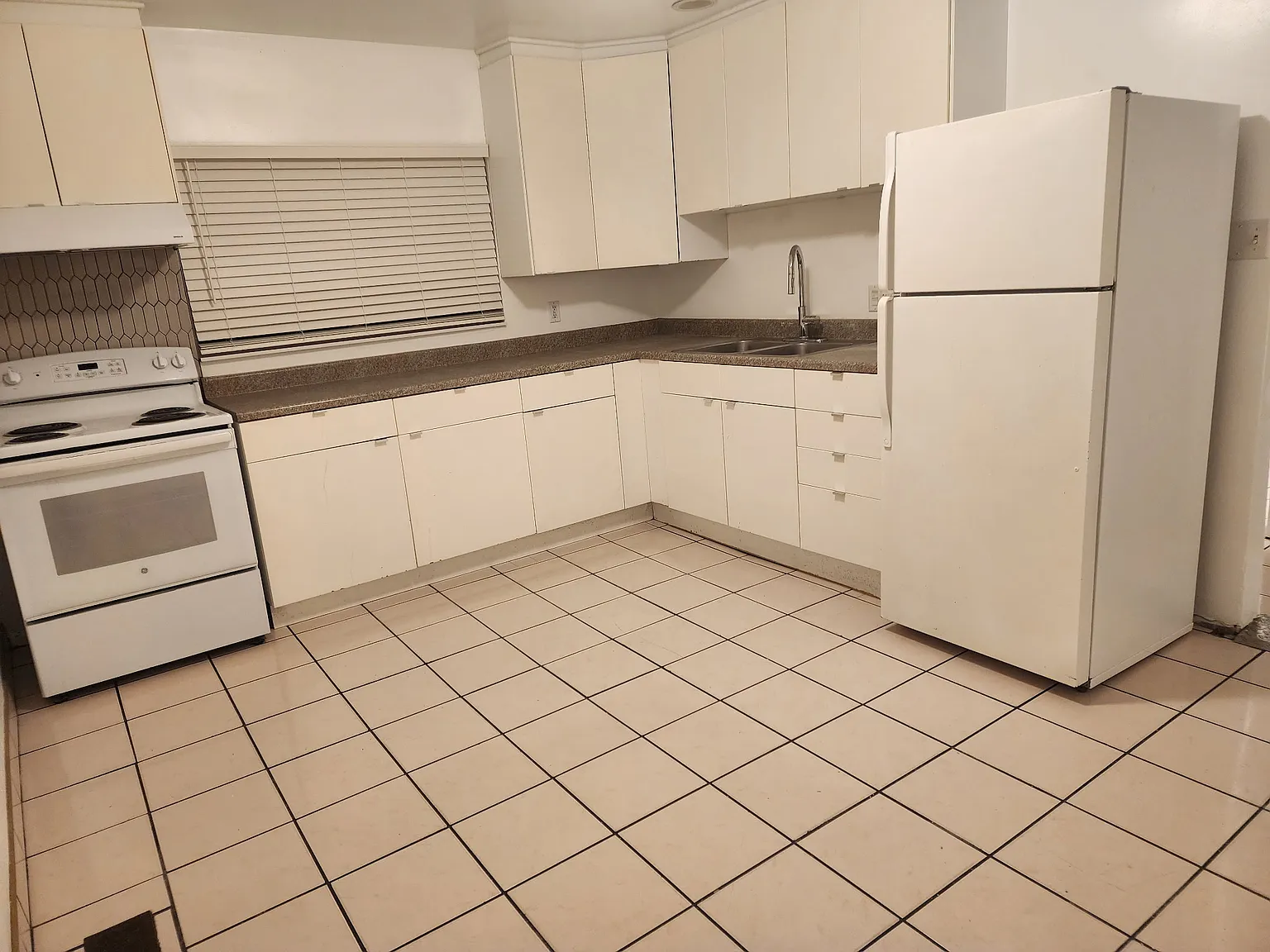 4 bed, 1200 sqft, $1,750 — Photo 2