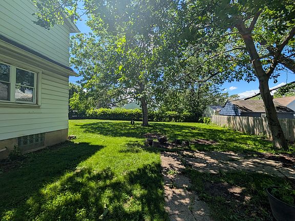5th image of 262 Blakeslee St