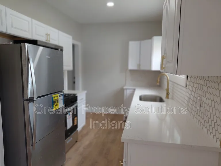 252 Lawndale St — Photo 3