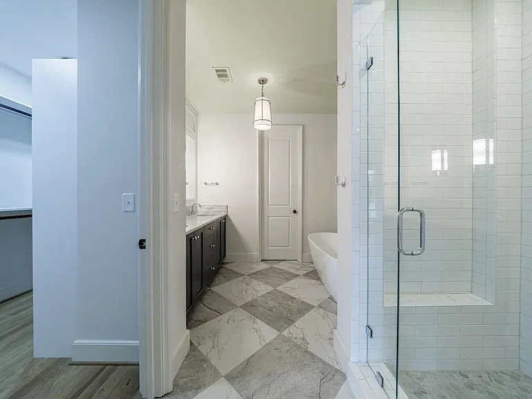 81 Delmont Dr NE — Photo 40