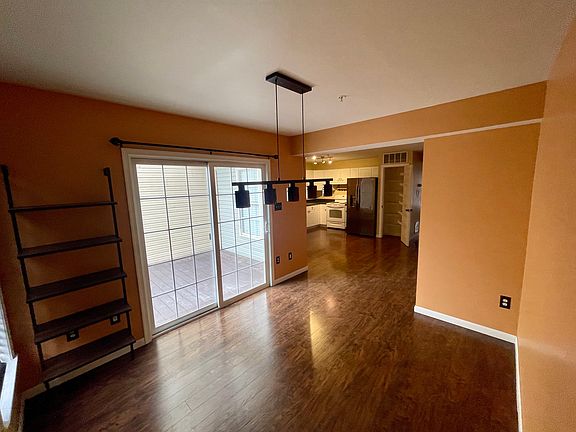 5th image of 1234 Garst Ct