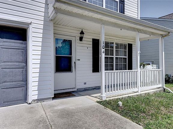 3rd image of 104 Sheppard Dr