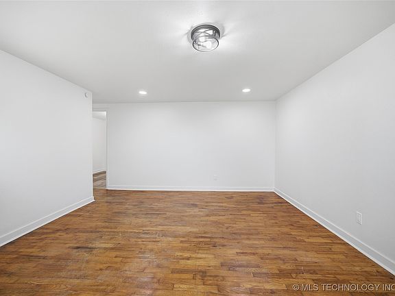 4th image of 306 N 1st St