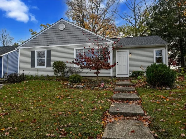 224 North St, Chagrin Falls, OH 44022