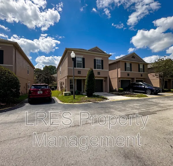 2825 Cliffe Ct — Photo 3