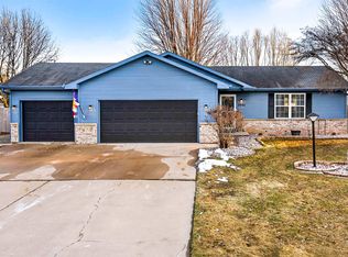 W5981 Woodsedge Ct, Appleton, WI 54915