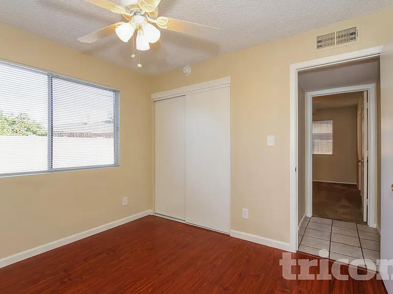 5526 W Angela Dr — Photo 10