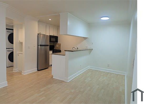 2nd image of 7045 Woodley Ave Unit 108