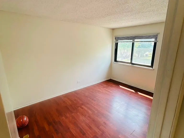 1744 De Forest Ln — Photo 3