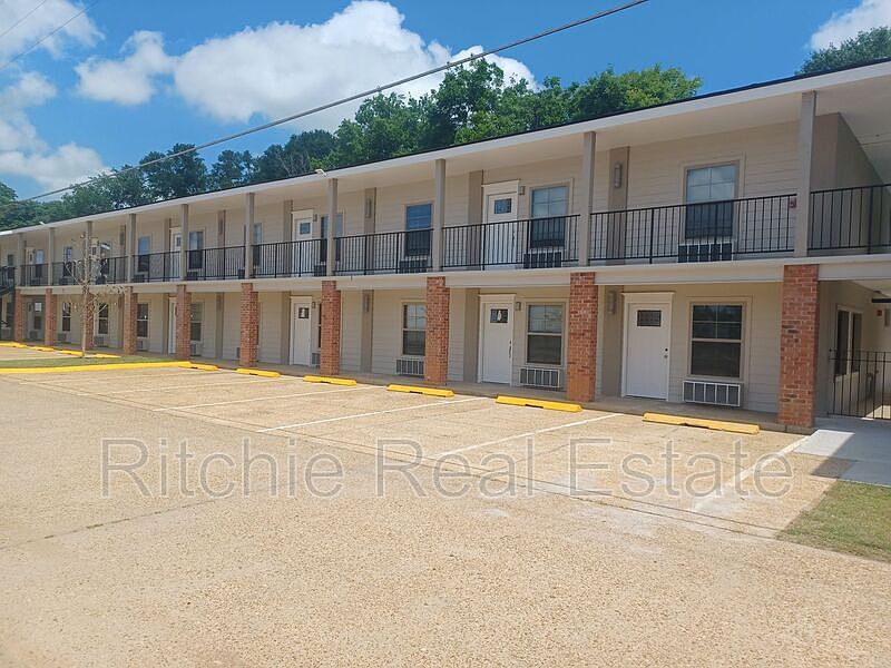 1st image of 3801 Halsey St #121