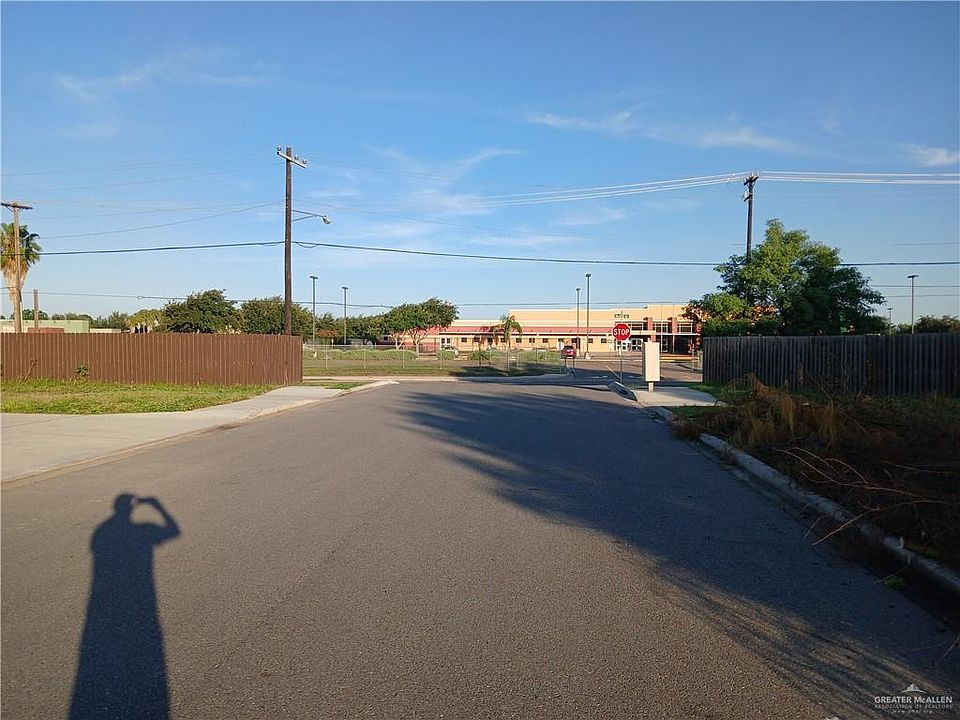 2nd image of 703 Thompson Rd