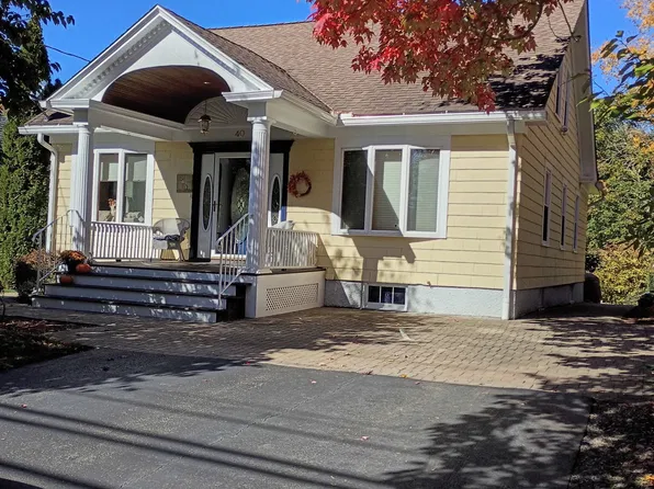 40 Stonehouse Road, Trumbull, CT 06611