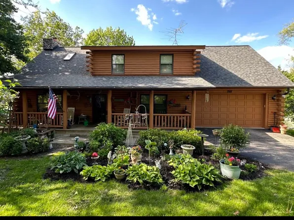 707 Quinn Rd, McHenry, IL 60051