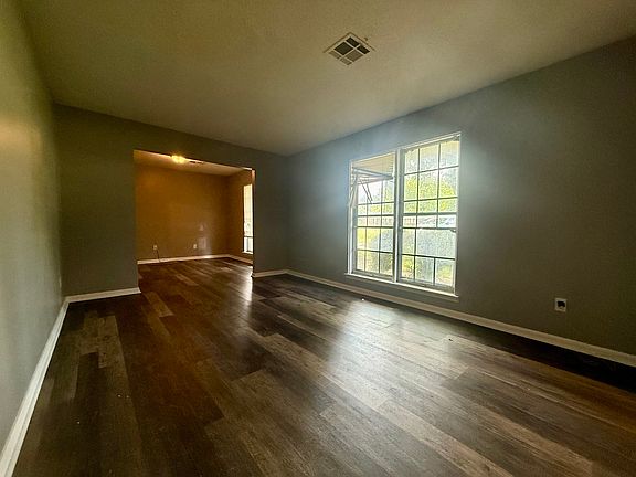 3rd image of 2730 Endicott Dr