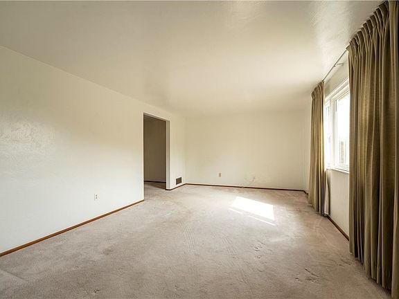 3rd image of 7010 Lawrence Dr
