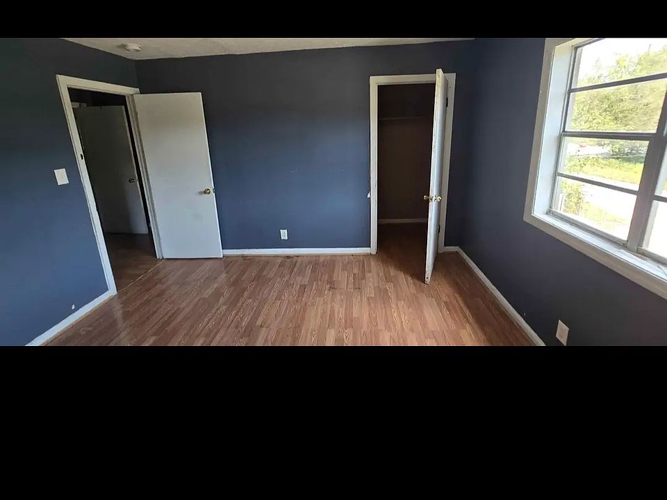 2nd image of 2215 Ballard Dr