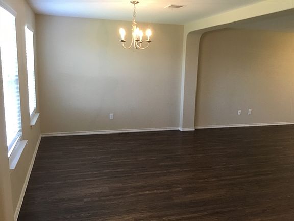 5th image of 1127 Magnolia Fld