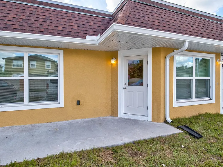 829 E Wildmere Ave — Photo 12