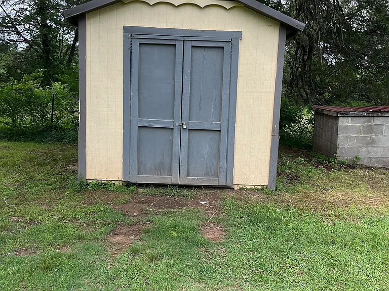 638 Highway 285 N — Photo 4