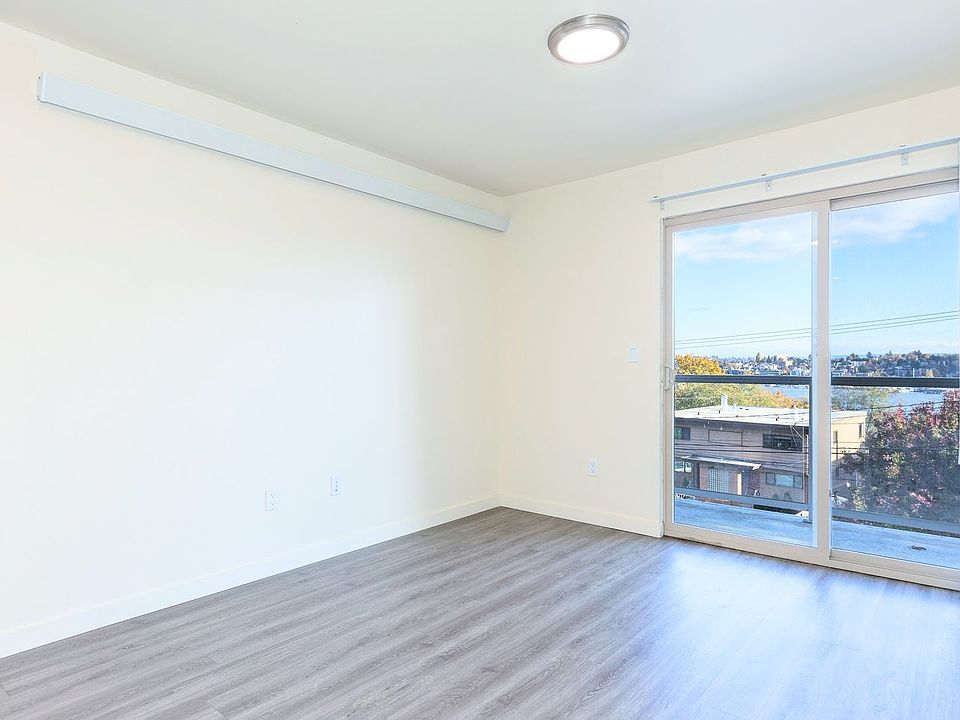 1st image of 2465 Dexter Ave N APT 204