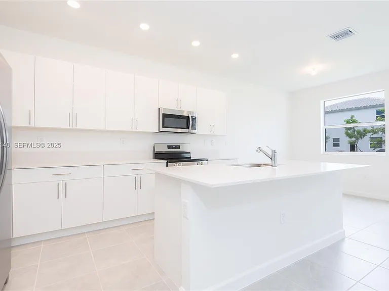 2636 SE 8th Ct — Photo 10