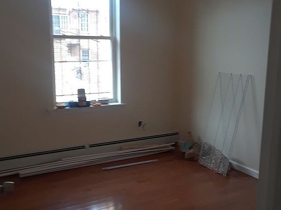 4th image of 2068 42nd St #1