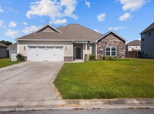 402 Derrick Dr, Sneads Ferry, NC 28460