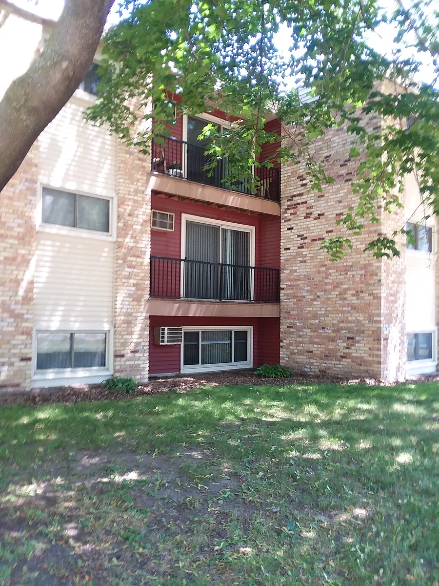 Building Photo - 3246 Douglas Dr N #2