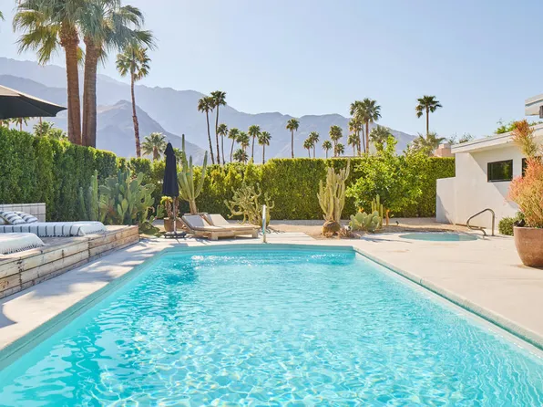915 E Via Escuela, Palm Springs, CA 92262