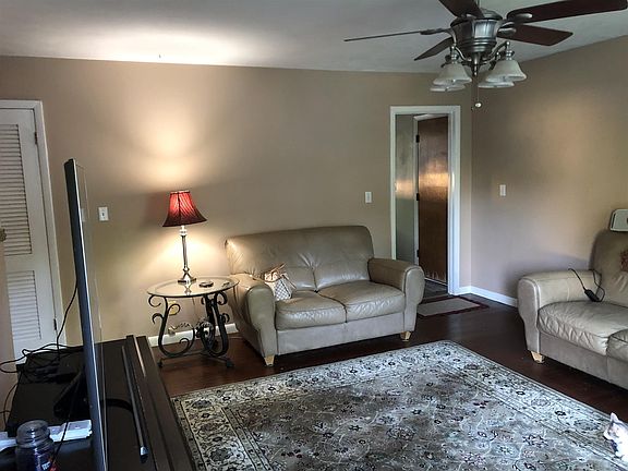 2nd image of 2424 Lafayette Dr