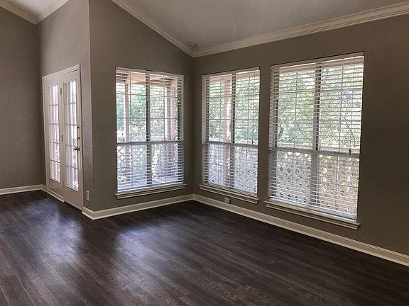 LR to outdoor balcony/patio