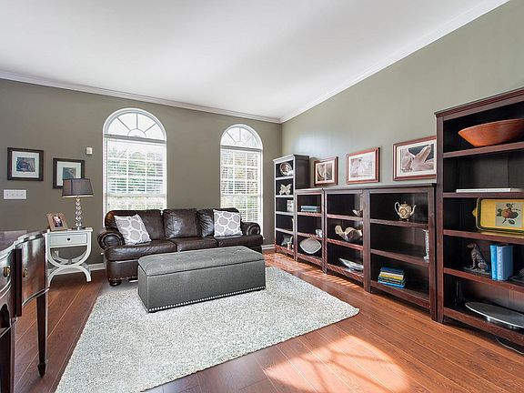 3rd image of 920 Willow Oak Ct