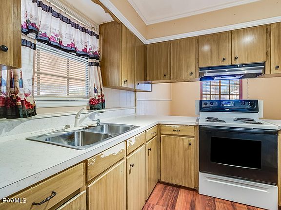 4th image of 212 Amanda Dr