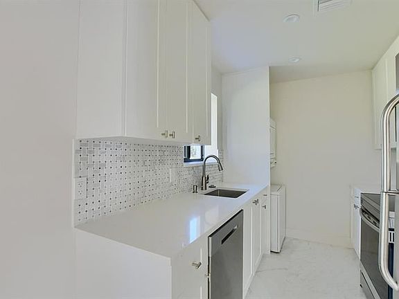 5th image of 2503 Oceanview Ave #B